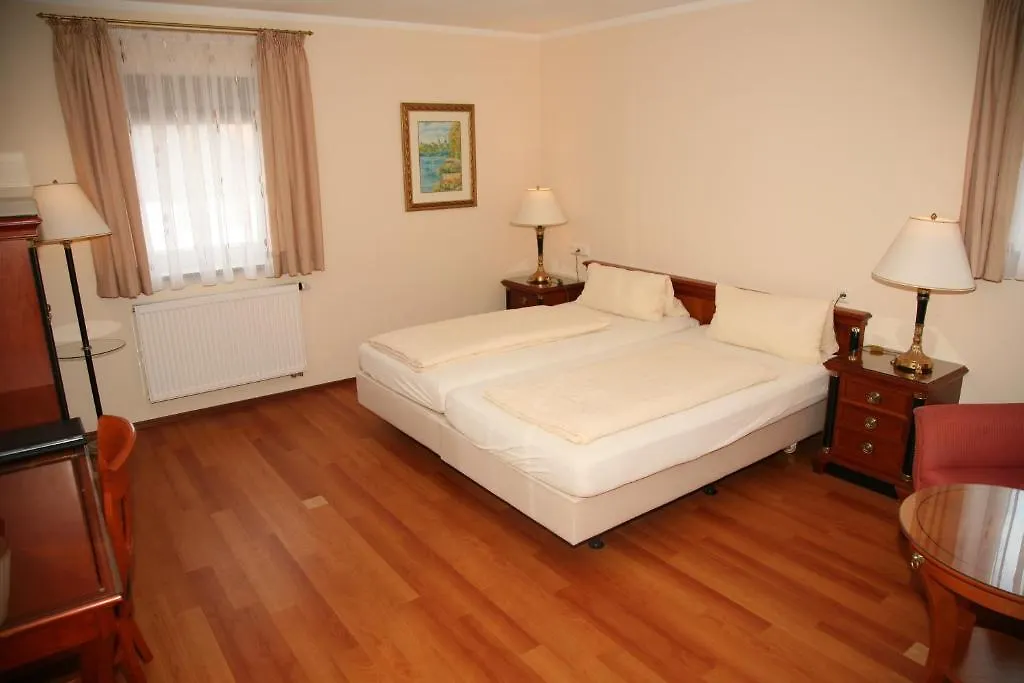 Landgasthof Haagen Schwabhausen bei Dachau Guest house